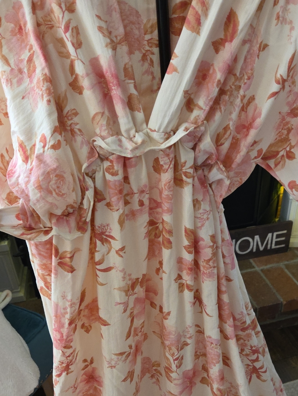 NWT Floral V-Neck Maxi Dress in Pink and Cream - Picture 5 of 14